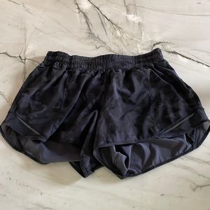 Lululemon camo 4inch hotty hot